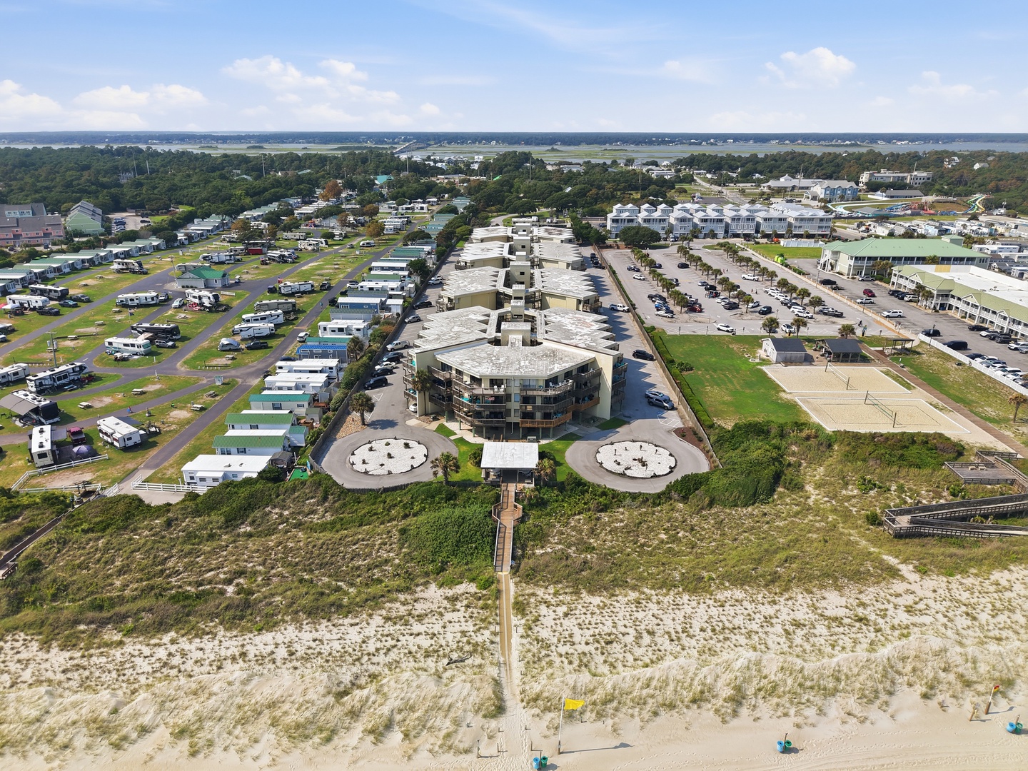 Char’s Cozy Condo | Community and Surrounding Area