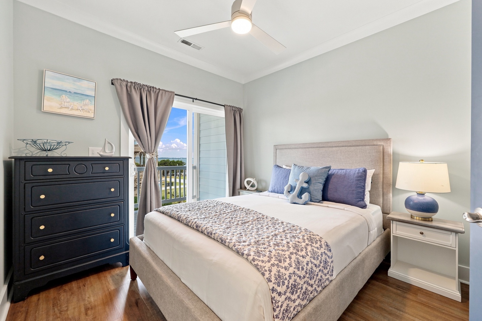 Emerality | Second Level Queen Bedroom