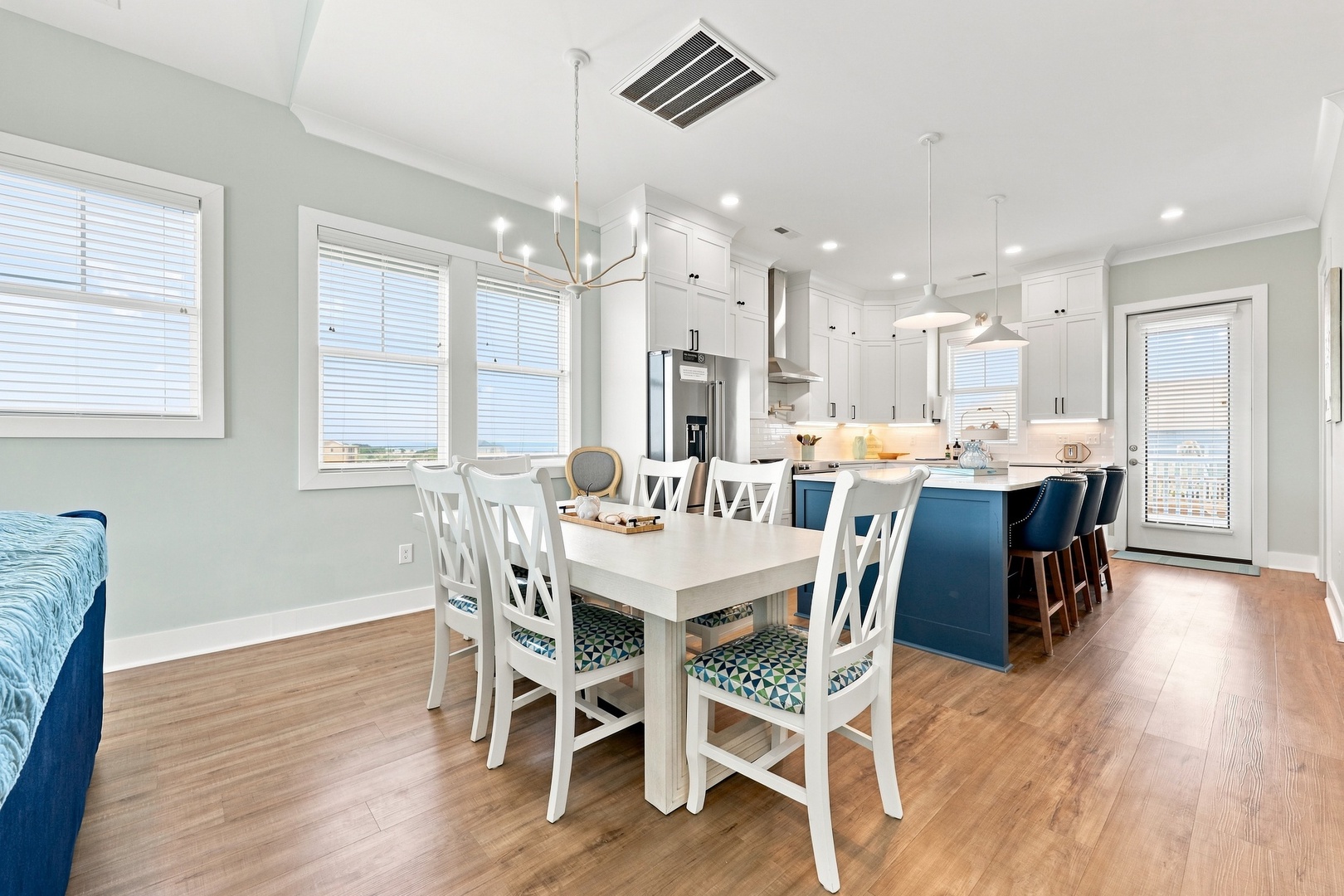Emerality | Top Level Dining Area
