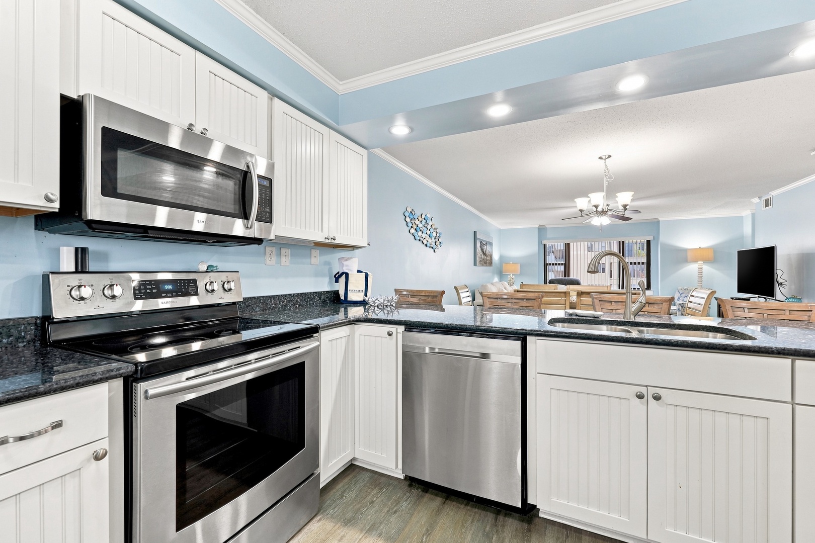 Summer Winds B-233 | Kitchen and Full-Size Appliances