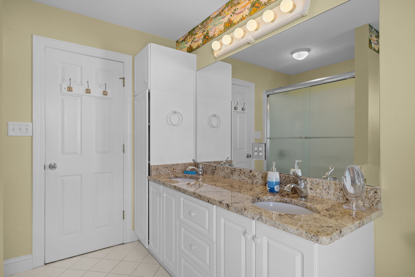 Top Floor King Suite Bathroom