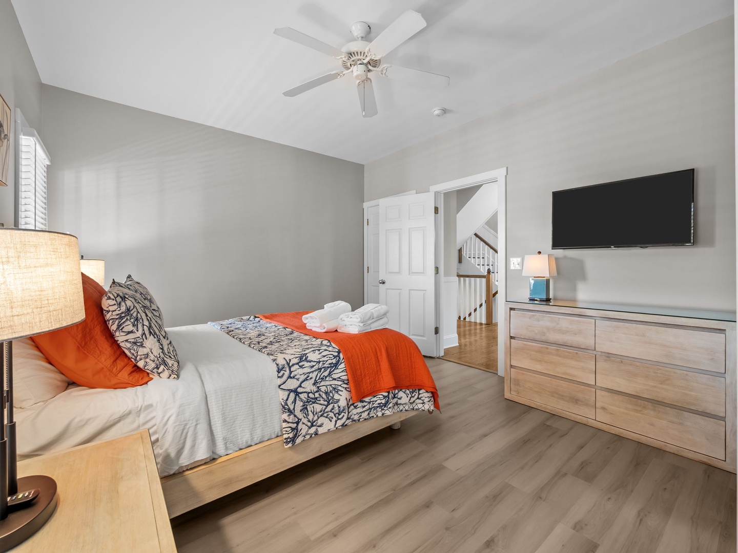 Mid-Floor Queen Room