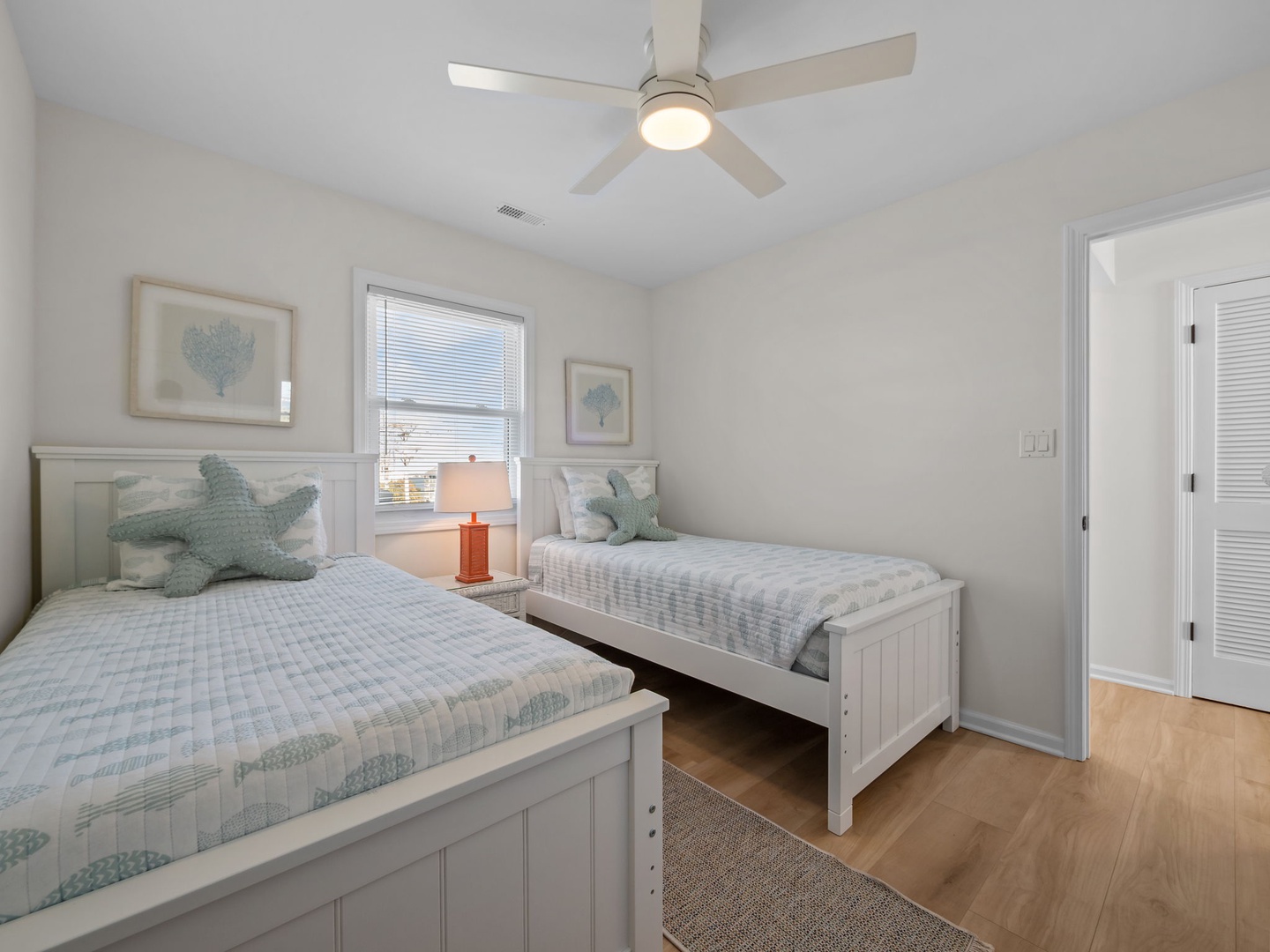 Twin beds dressed in soft coastal linens create your perfect retreat, with ocean-inspired decor and a gentle ceiling fan for comfort.