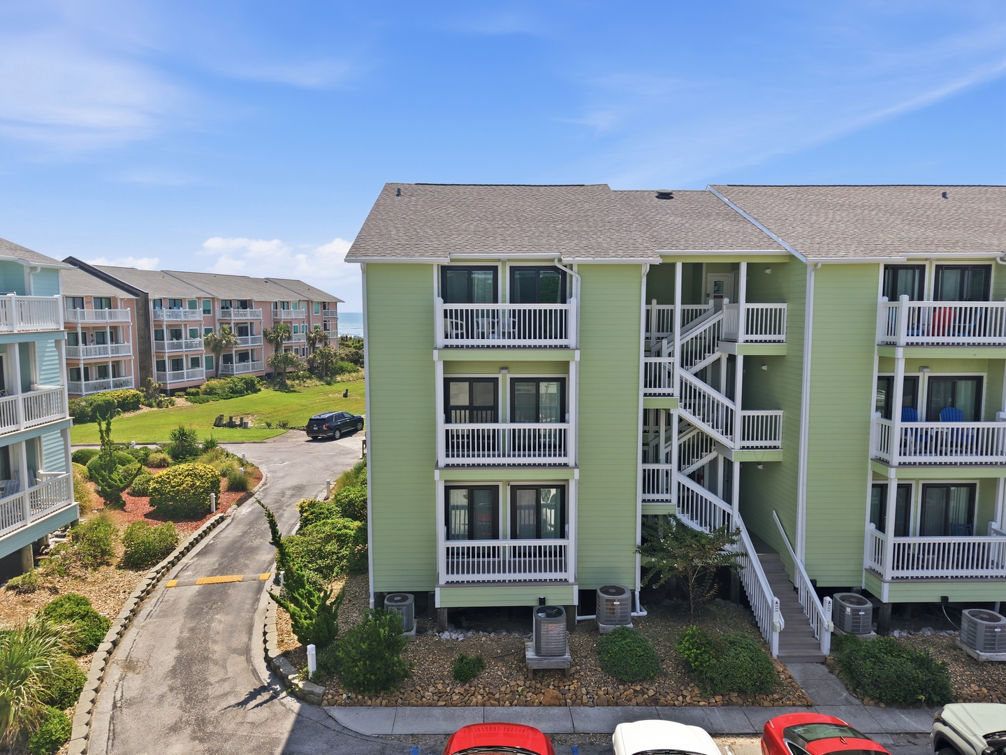 Oma’s Emerald Retreat | Condo Exterior