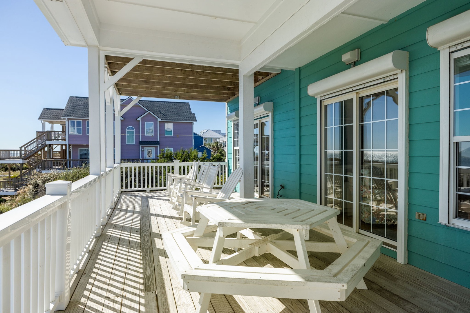 Outdoor Seating on the Mid-Floor