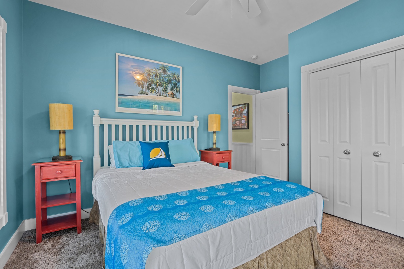 Queen Bedroom - 2nd Floor