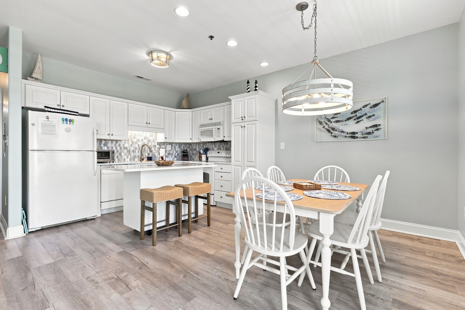 Ocean Club Oasis | Dining Area and Kitchen
