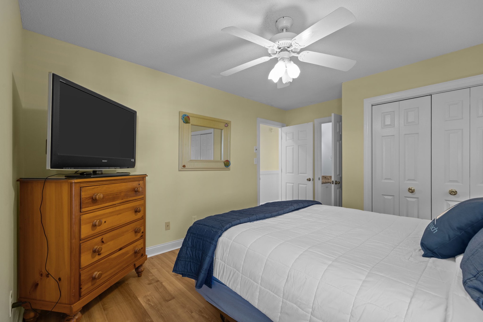 Top Floor Queen Suite