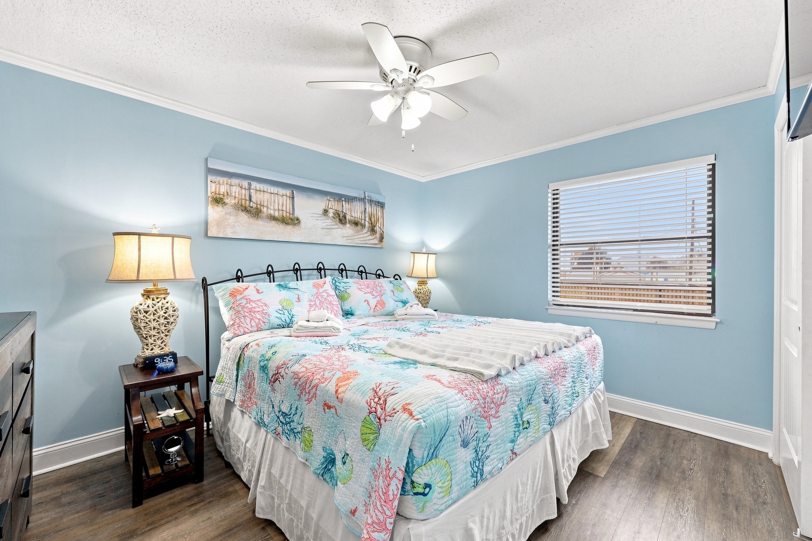 Summer Winds B-233 | King Bedroom