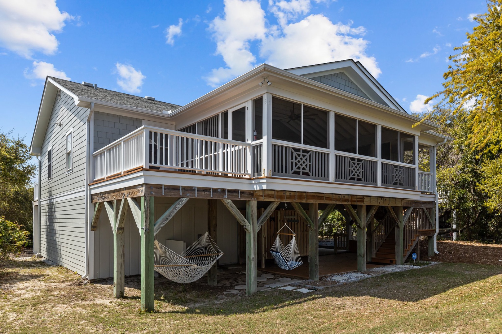 Screened in Porch and Ground Floor Amenities!