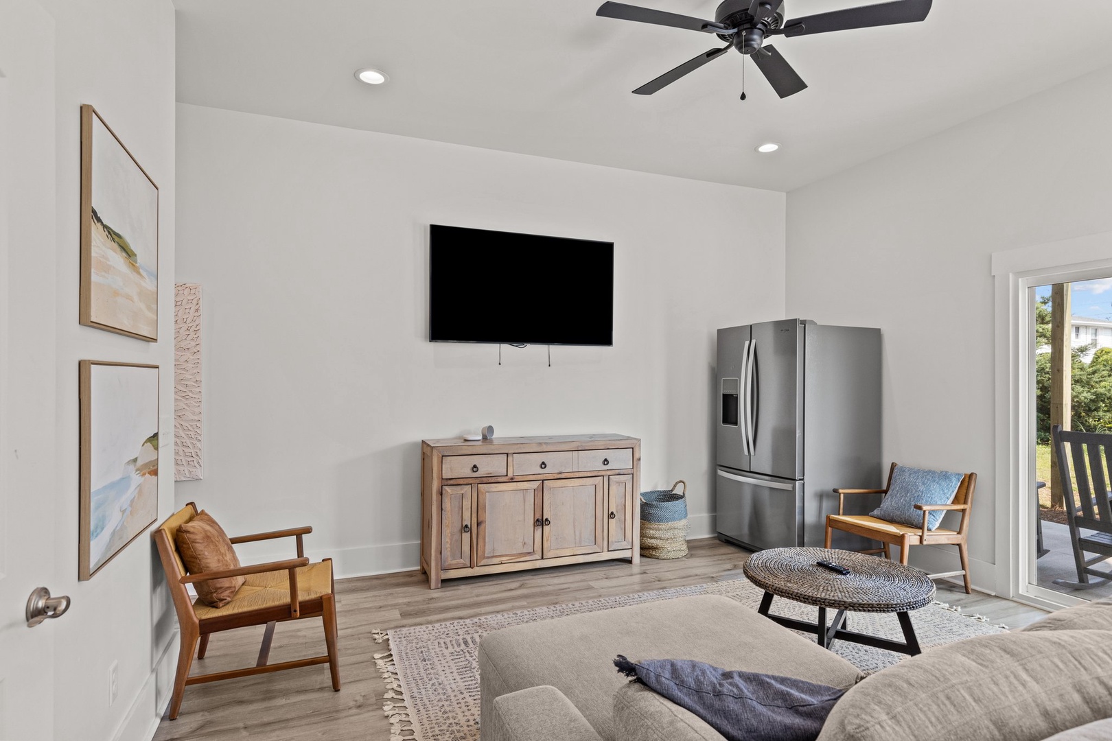 Waverlie's Watch | Lounge Area
