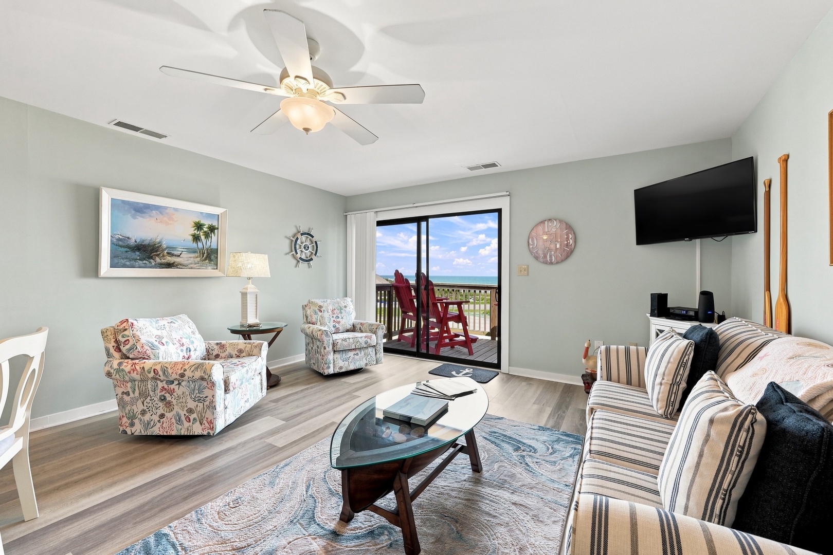 Char’s Cozy Condo | Living Area