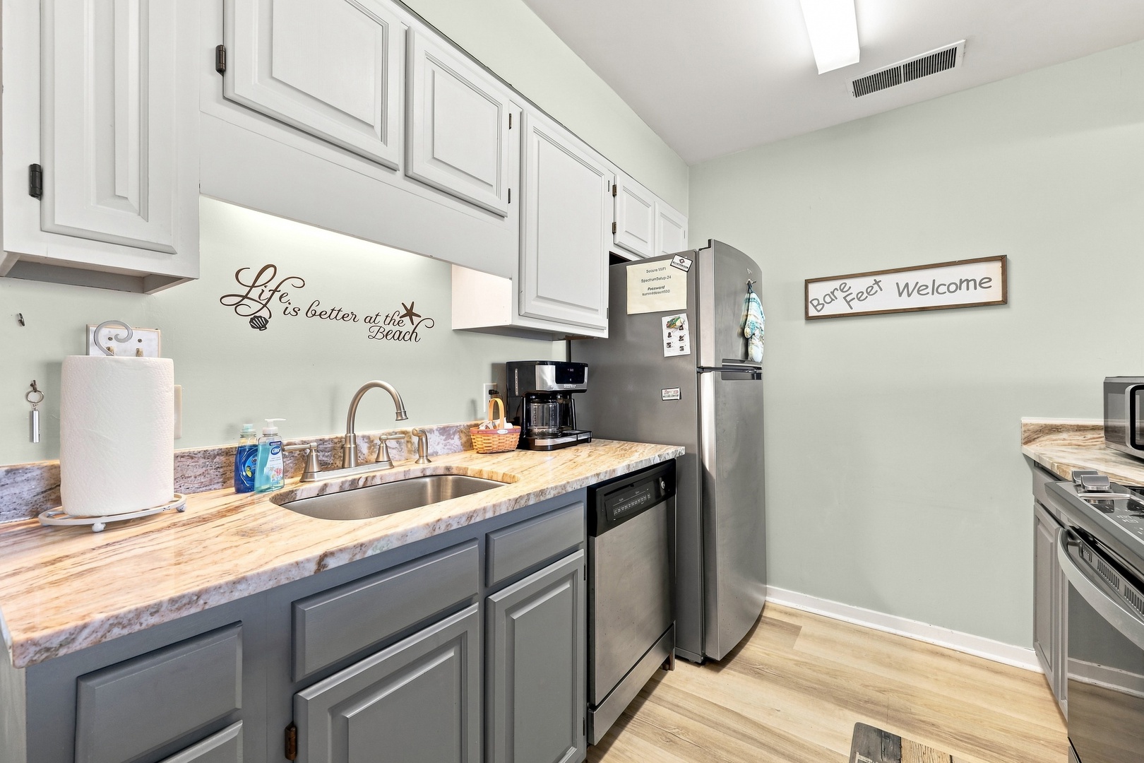 Char’s Cozy Condo | Kitchen