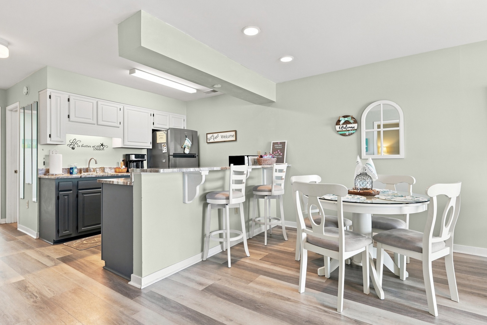 Char’s Cozy Condo | Kitchen and Bar Seating