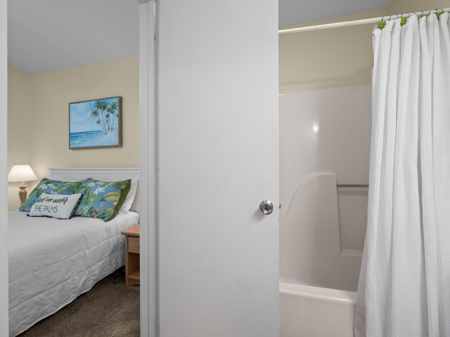 HALLWAY BATHROOM WITH DOOR TO QUEEN ROOM 2