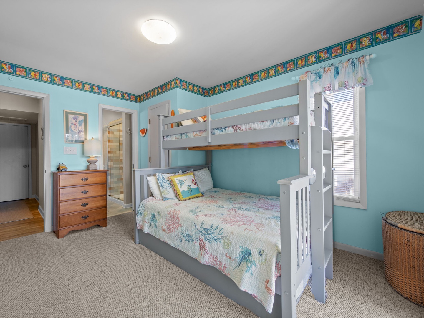 Bunk Room (Mid-Floor)