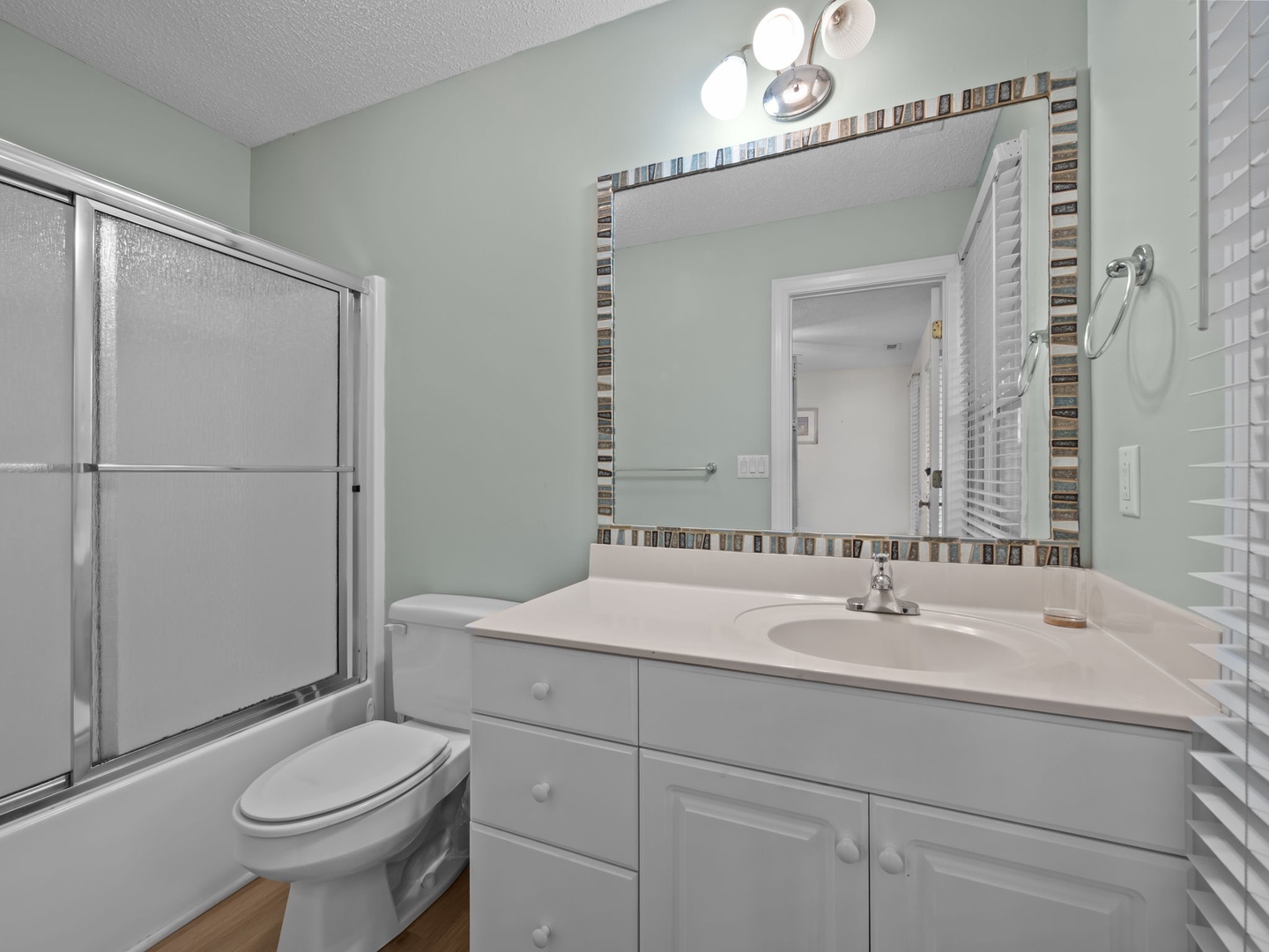 Top Floor Queen Room Bathroom