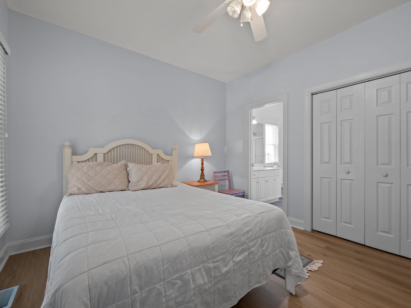 Mid-Floor Queen Room