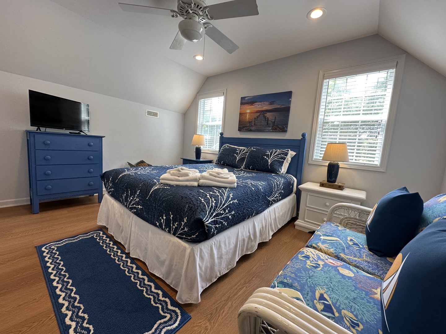 Unwind in your coastal-themed bedroom, where fresh linens and nautical décor create a peaceful retreat. Vaulted ceilings and twin beds ensure comfort for everyone in your group.