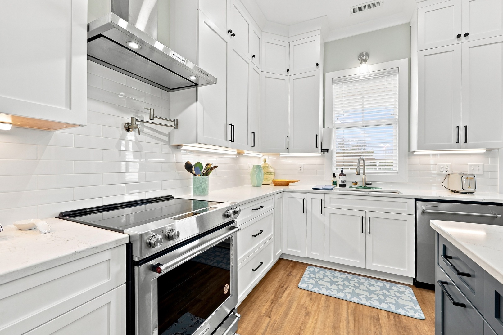 Emerality | Top Level Kitchen