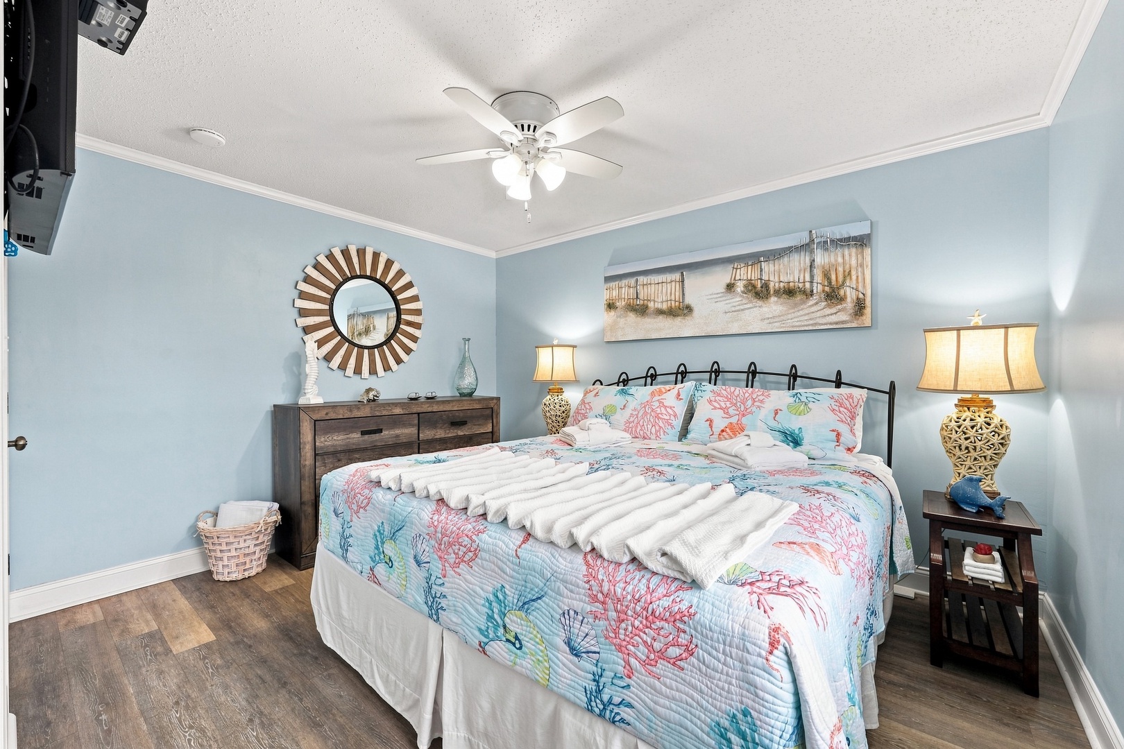 Summer Winds B-233 | King Bedroom