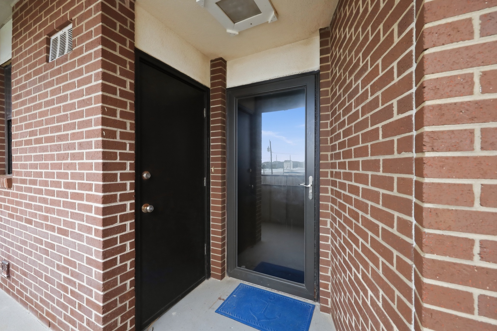 Summer Winds B-233 | Entrance
