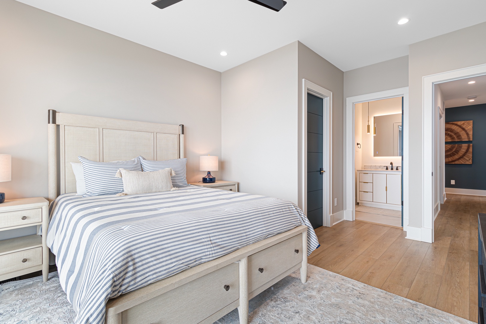 Sea Spray East | Queen Bedroom