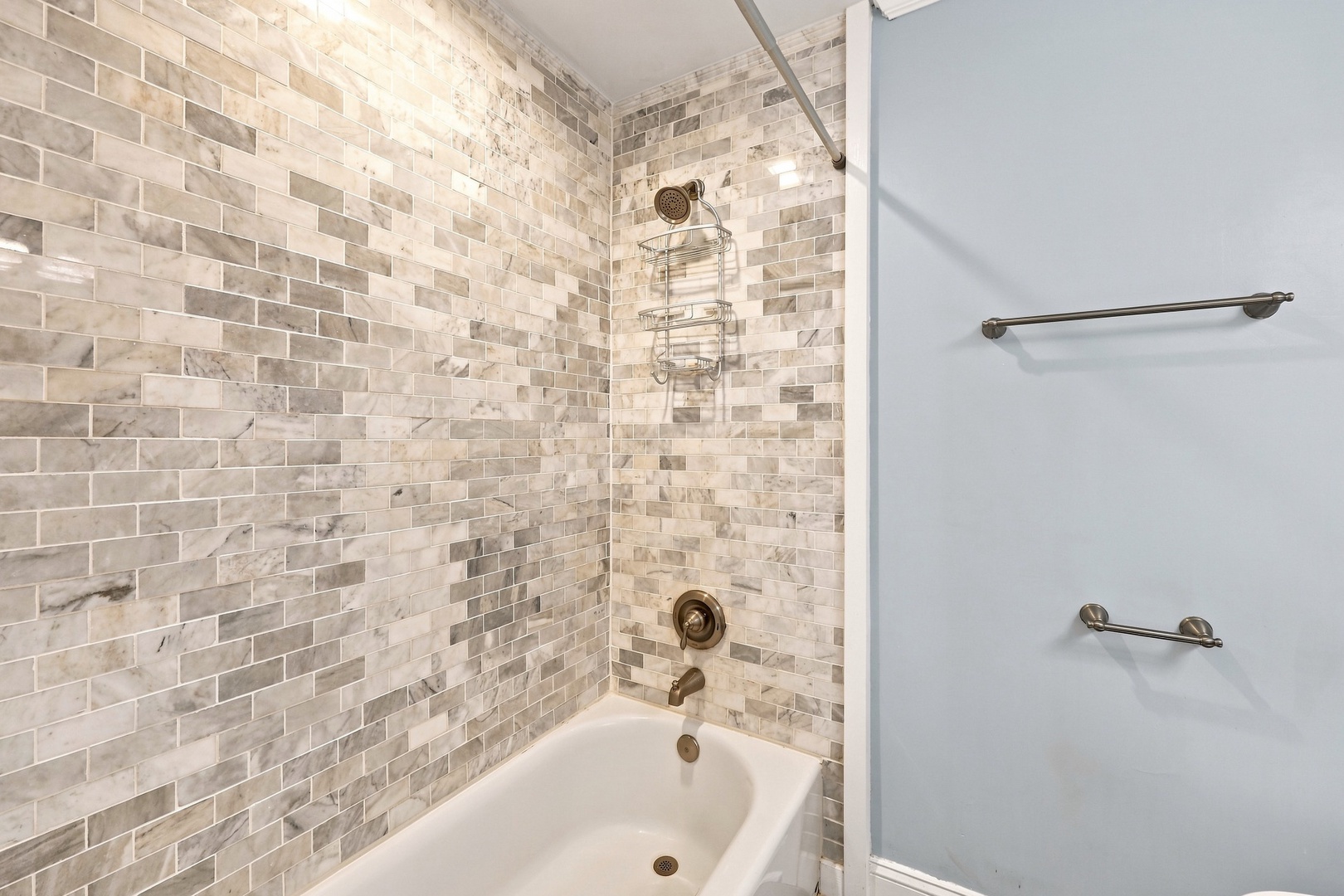 Summer Winds B-233 | Tub and Shower