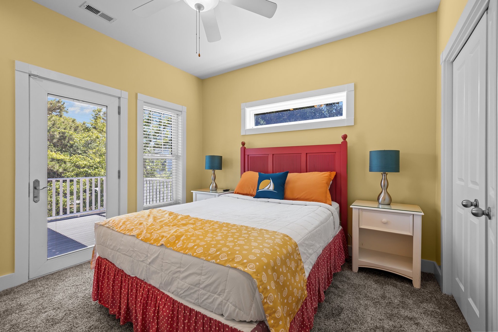 Queen Bedroom- 2nd Floor