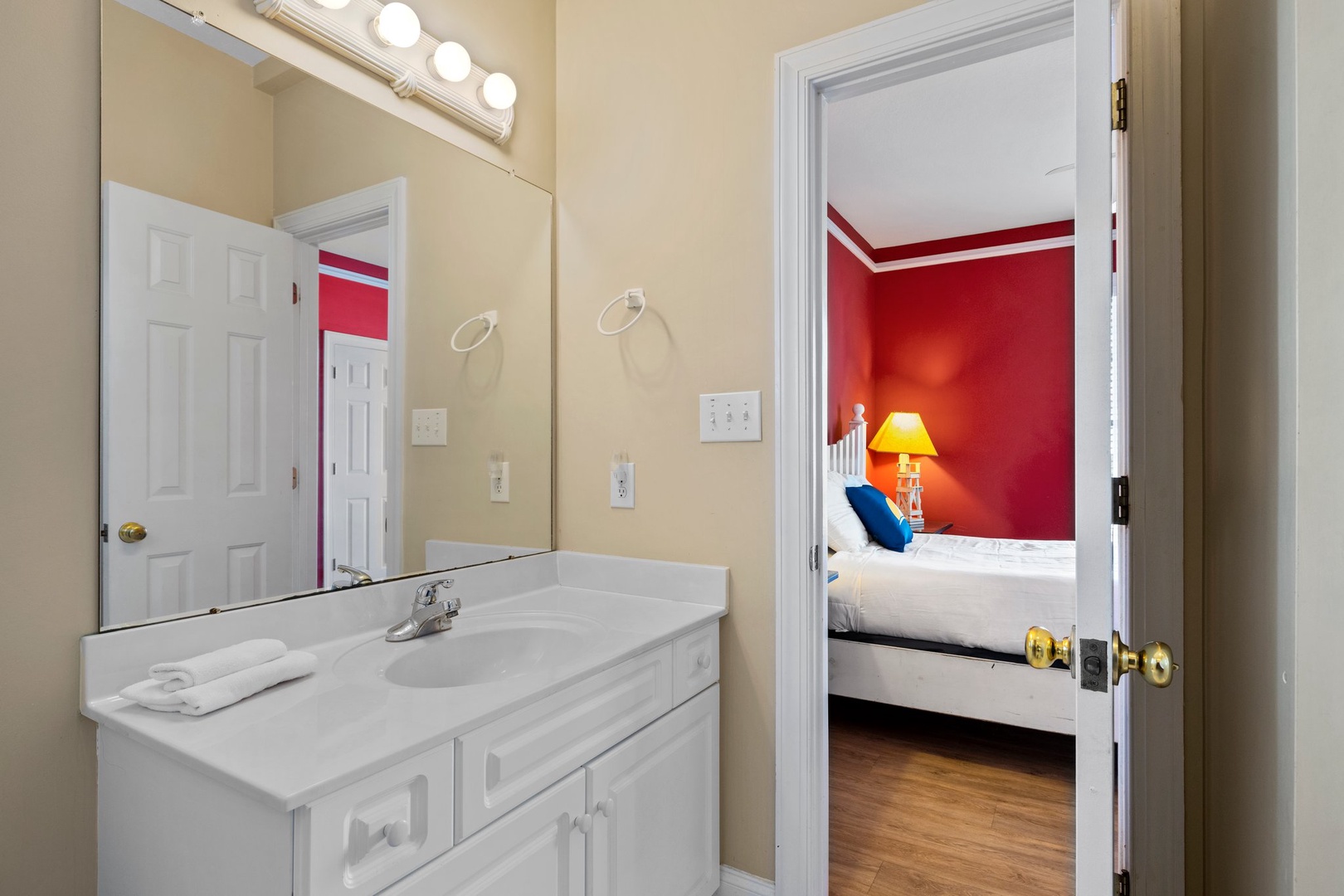 Mid-Floor Queen Bathroom