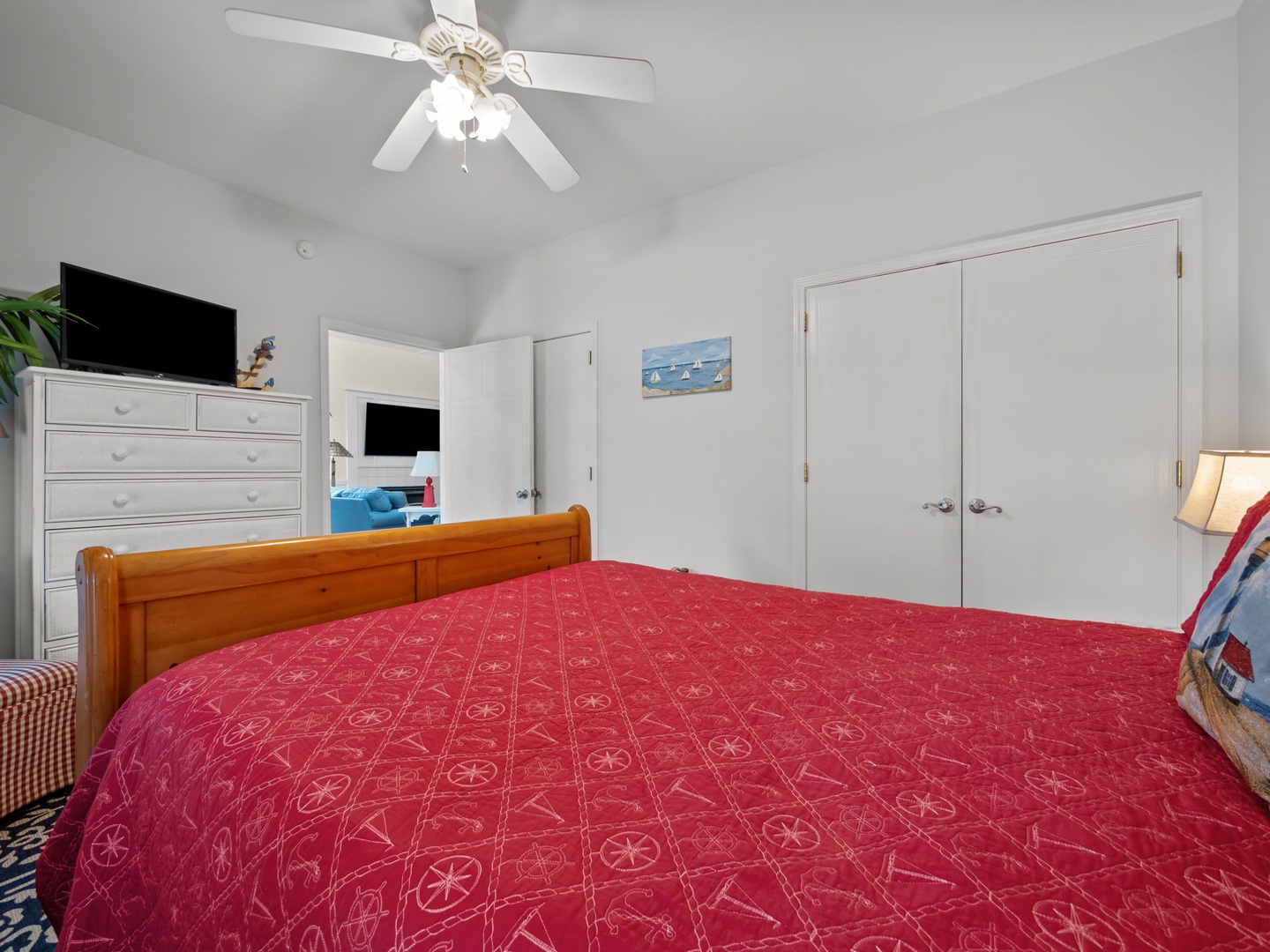 Main Floor Queen Suite