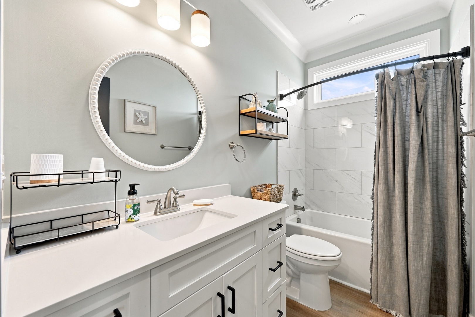 Emerality | Second Level Hall Bath