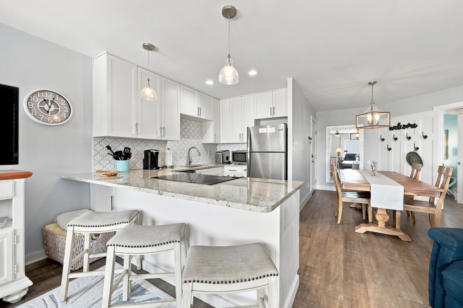 Oma’s Emerald Retreat | Kitchen and Dining Area