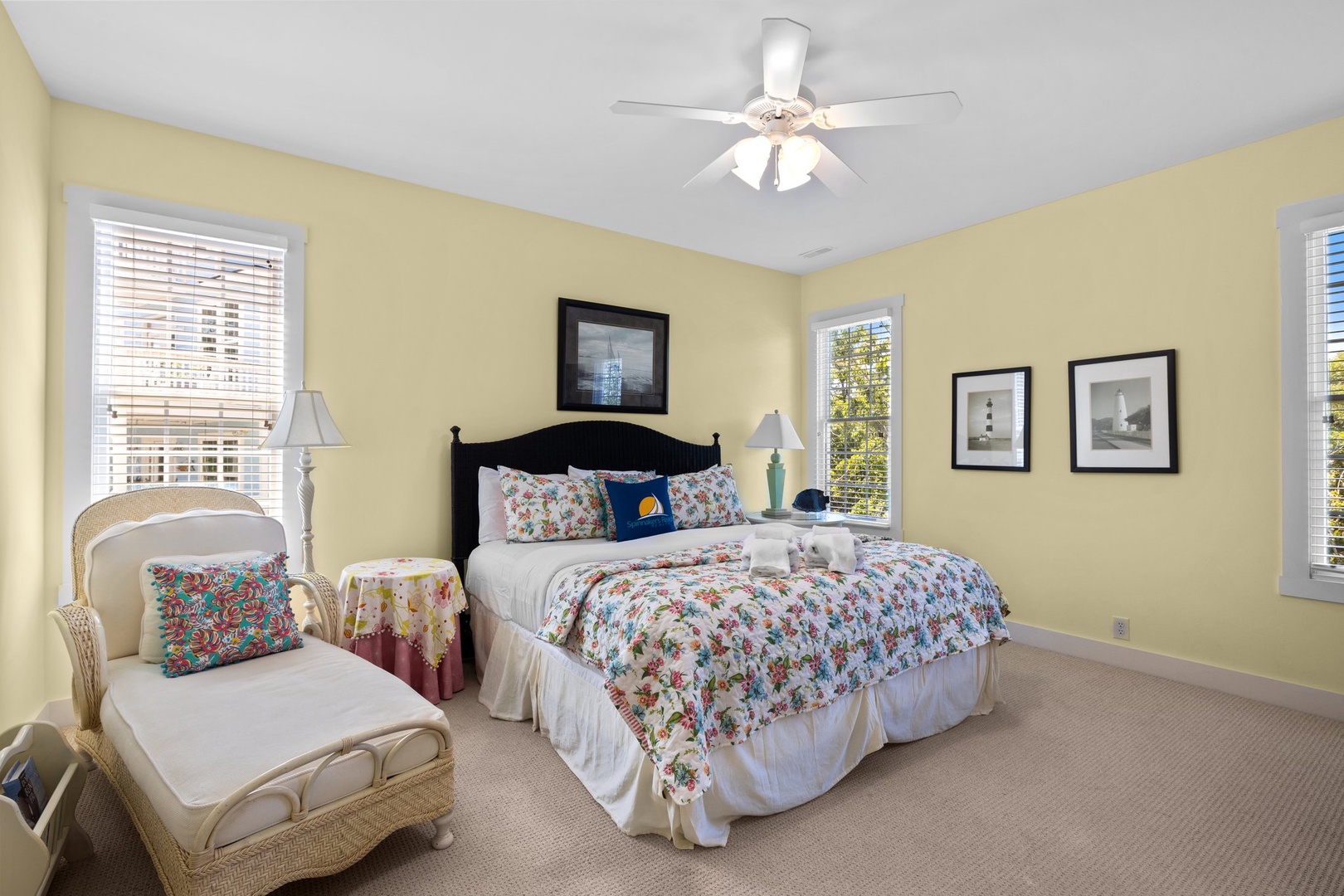 3rd Foor King bed with Shared Bath