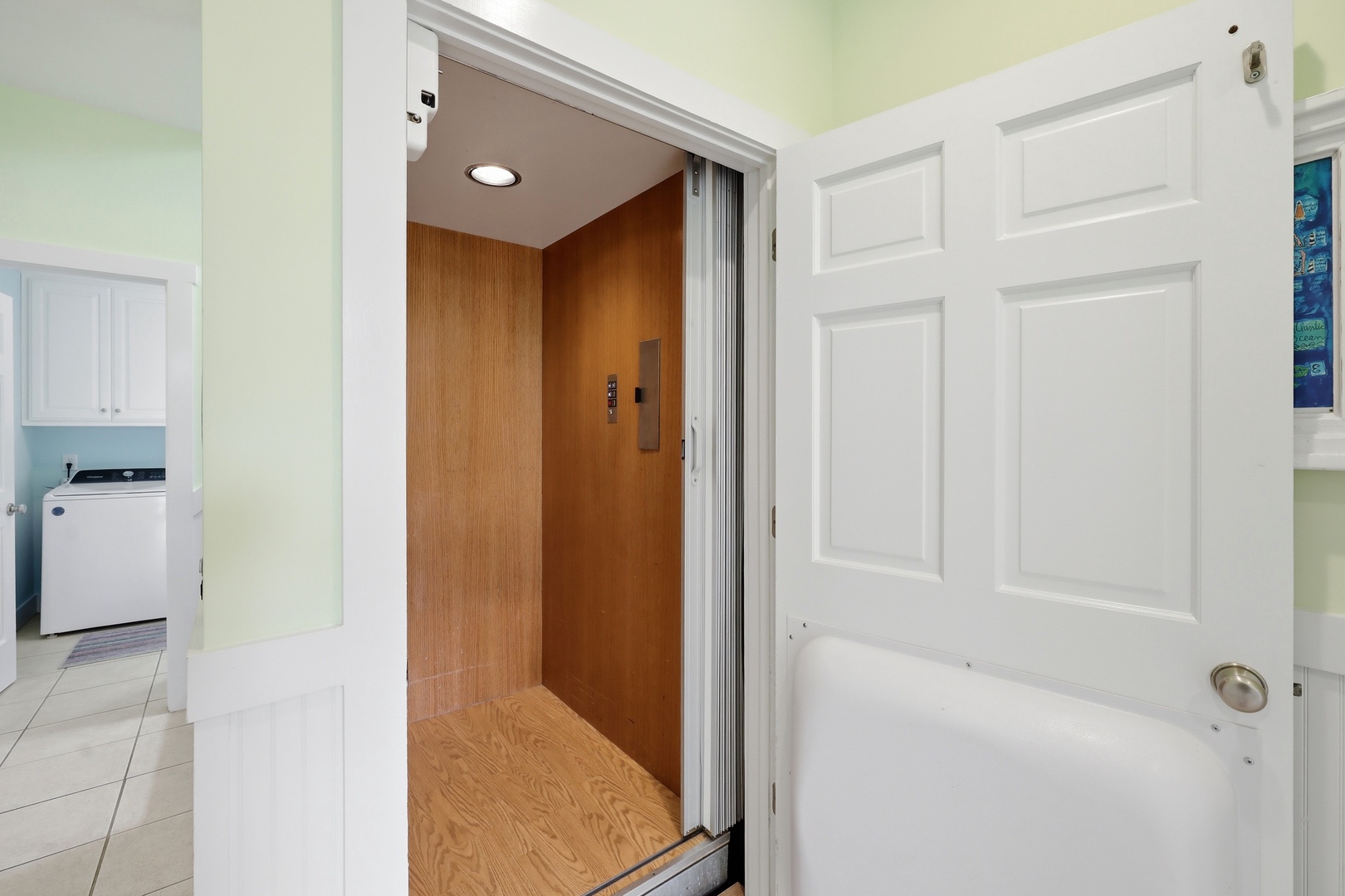 The building features a convenient elevator for easy access to your unit, along with a nearby laundry room and full kitchen ready for your stay.