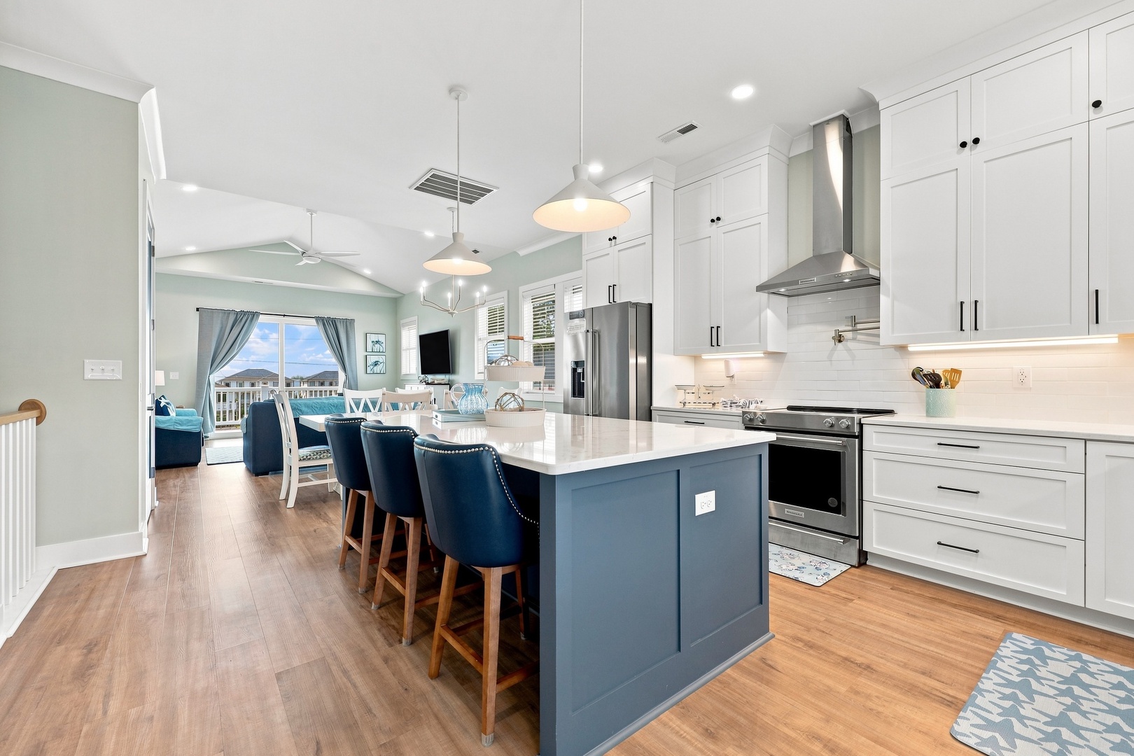 Emerality | Top Level Kitchen