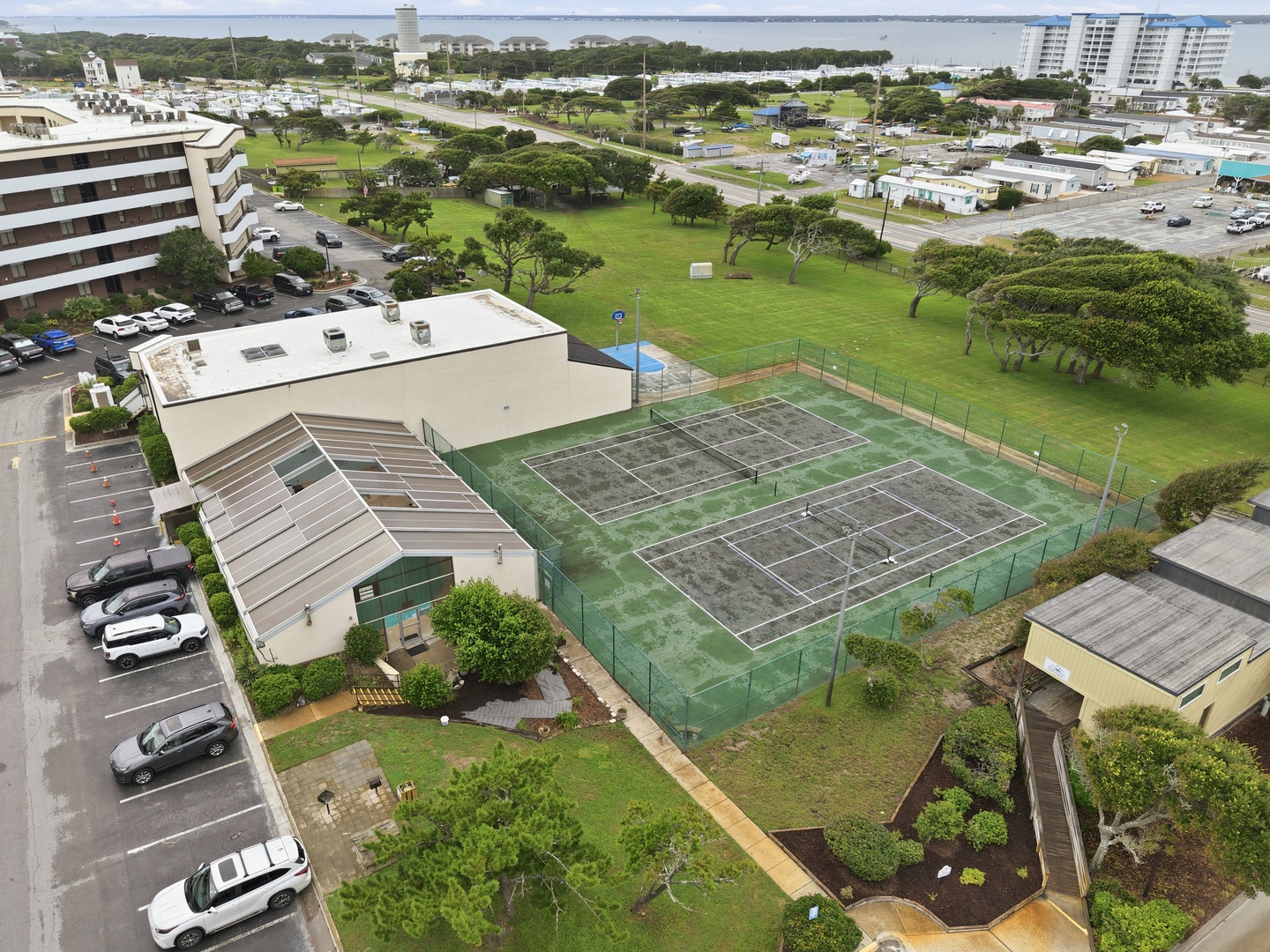 Summer Winds B-233 | Community Tennis Courts