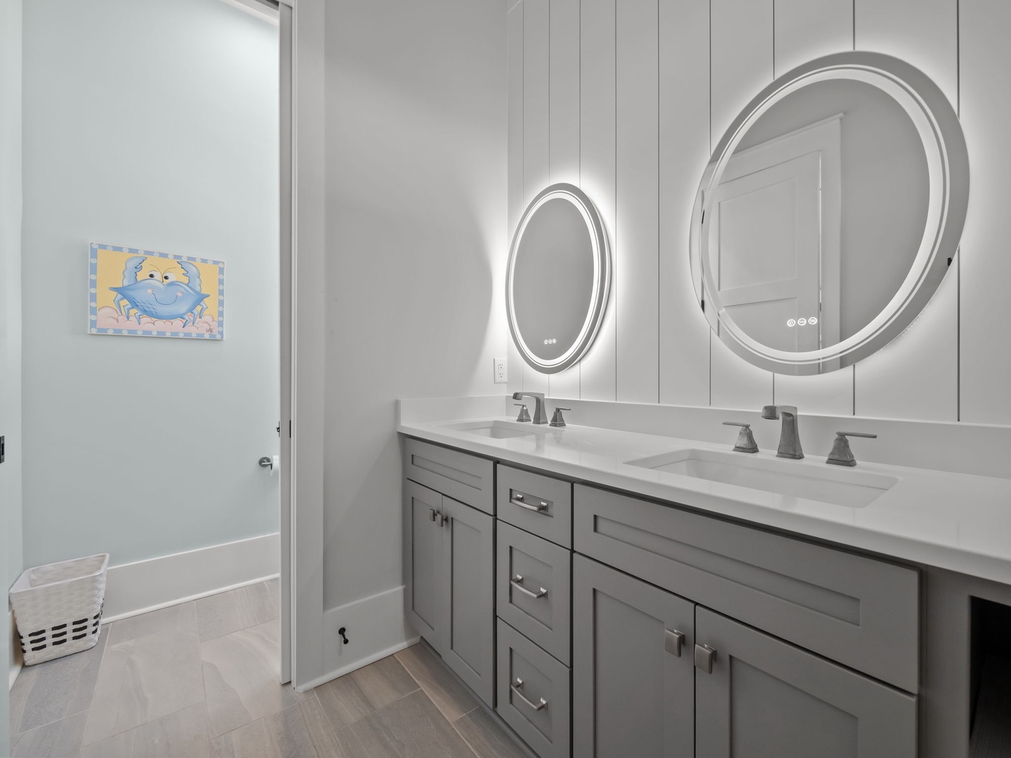 MIDFLOOR KING 2 VANITY