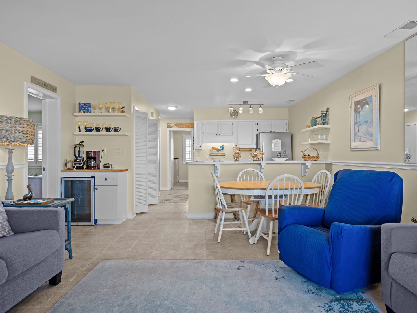 MAIN LIVING AREA OVERVIEW