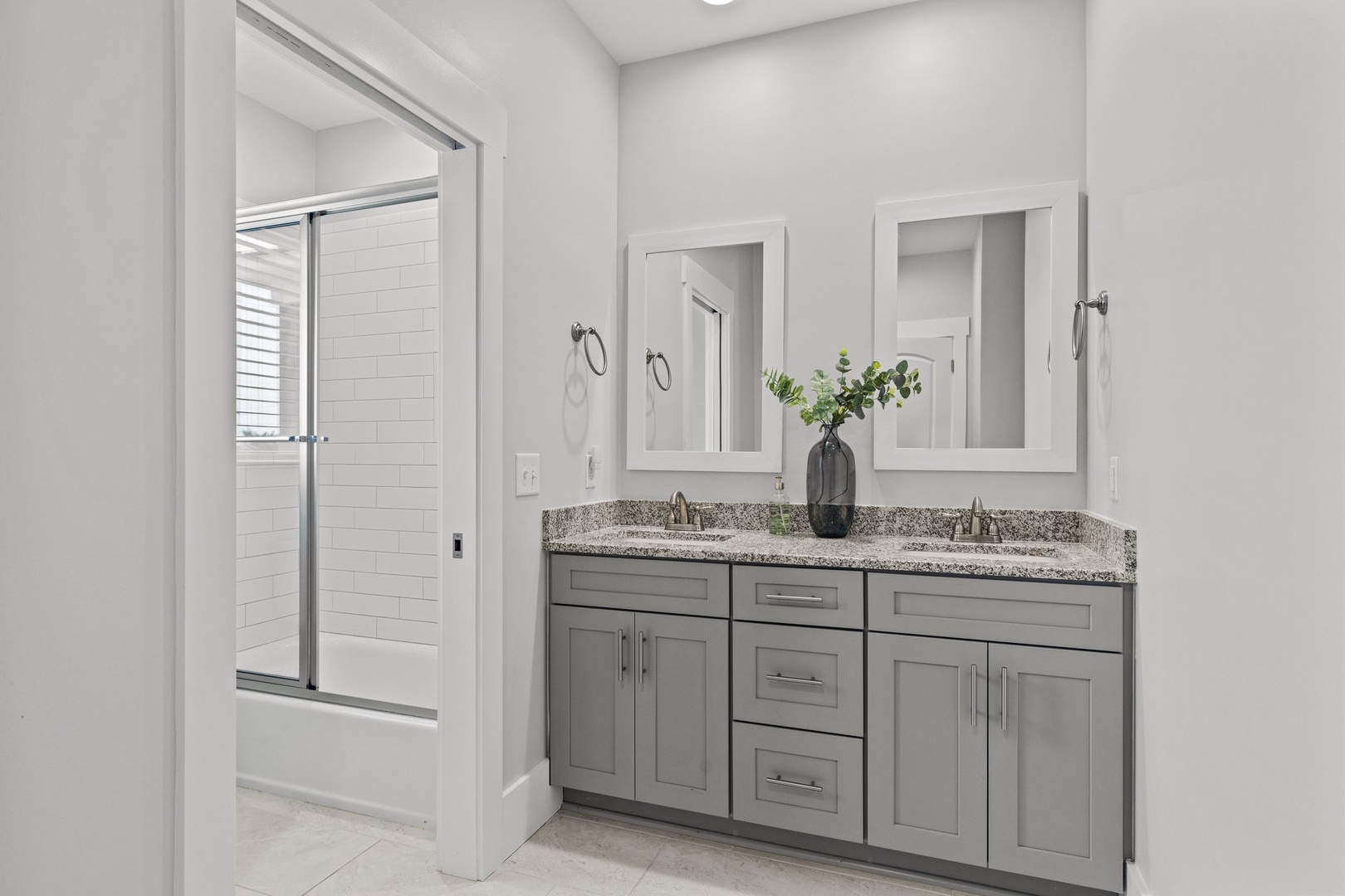 Waverlie's Watch | Bathroom