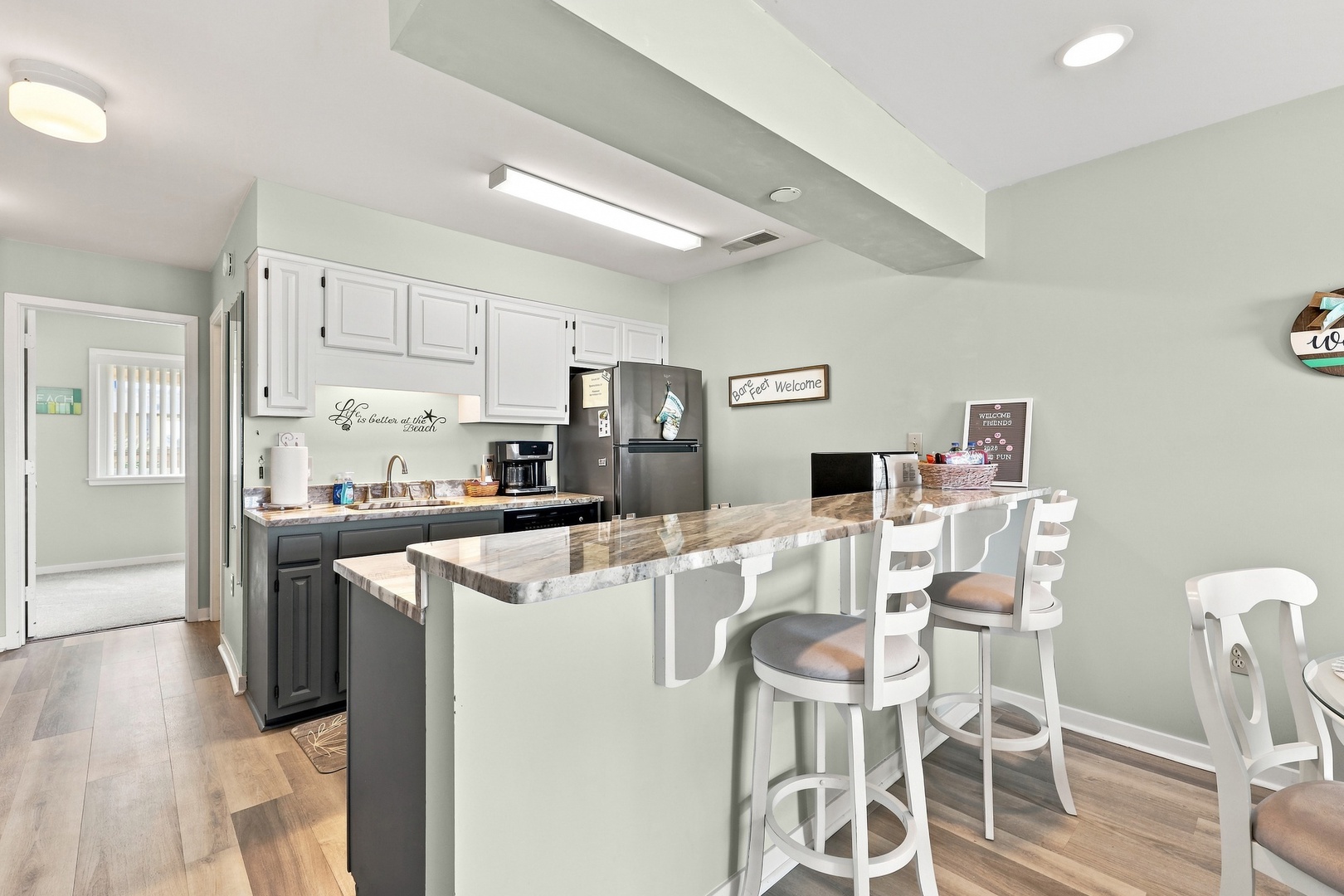 Char’s Cozy Condo | Kitchen and Dining Area