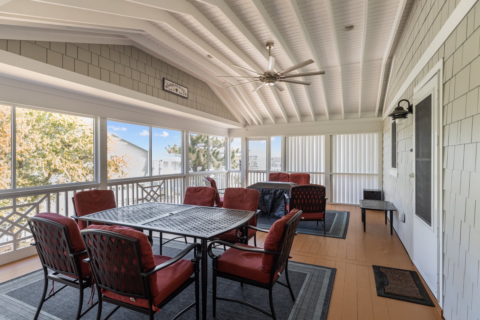 Large Screened in Porch with Ocean Views!