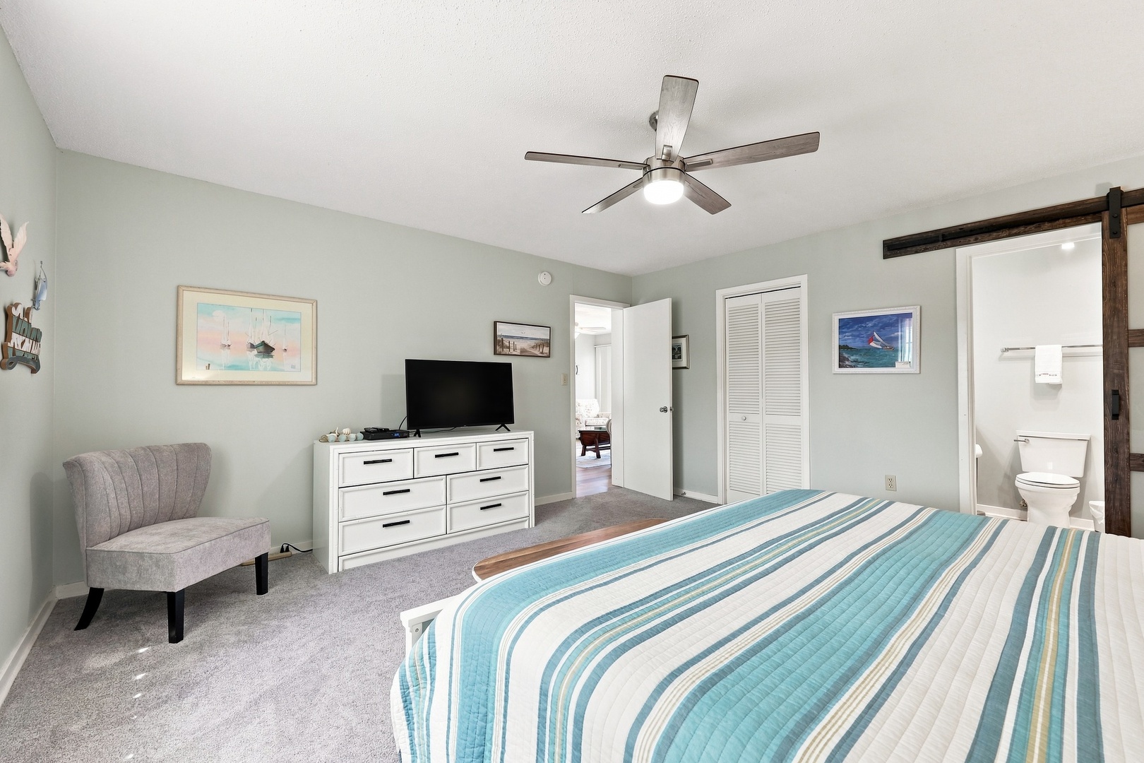 Char’s Cozy Condo | King Bedroom