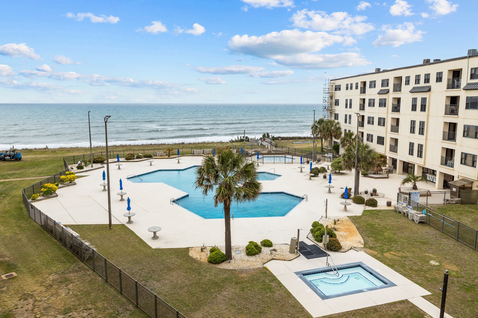 Summer Winds B-233 | Community Pool