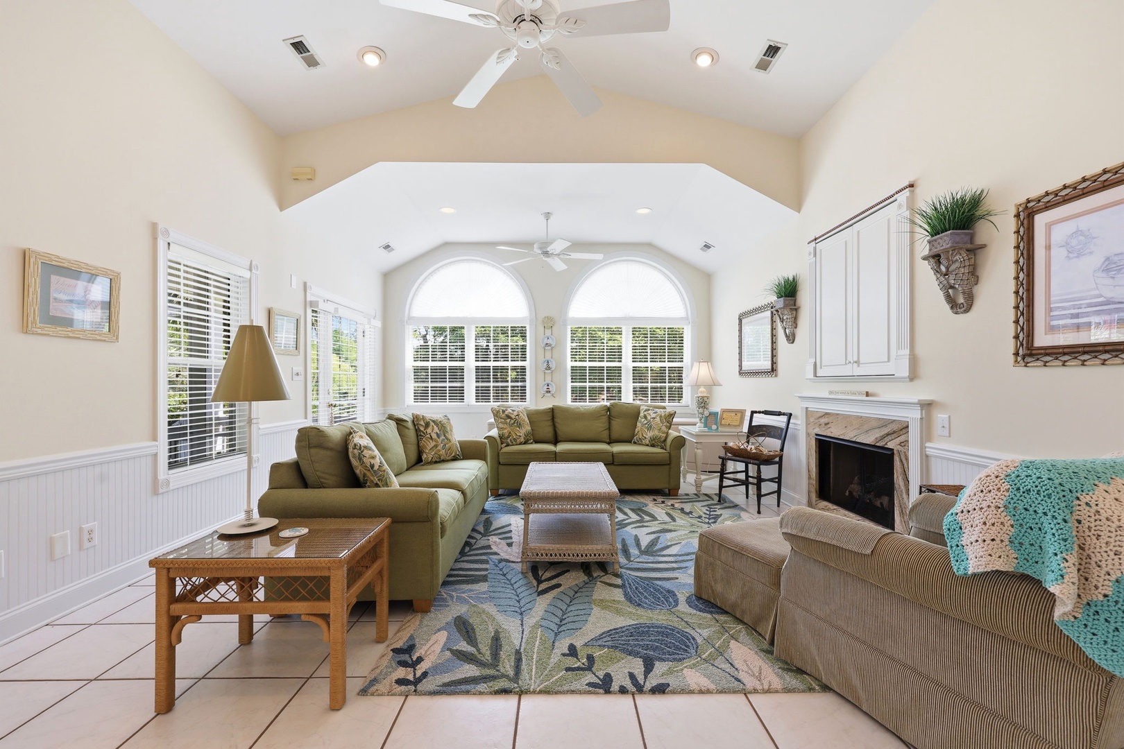 Settle into your spacious living area with vaulted ceilings, cozy sofas, and a fireplace—perfect for unwinding after a day exploring the area.