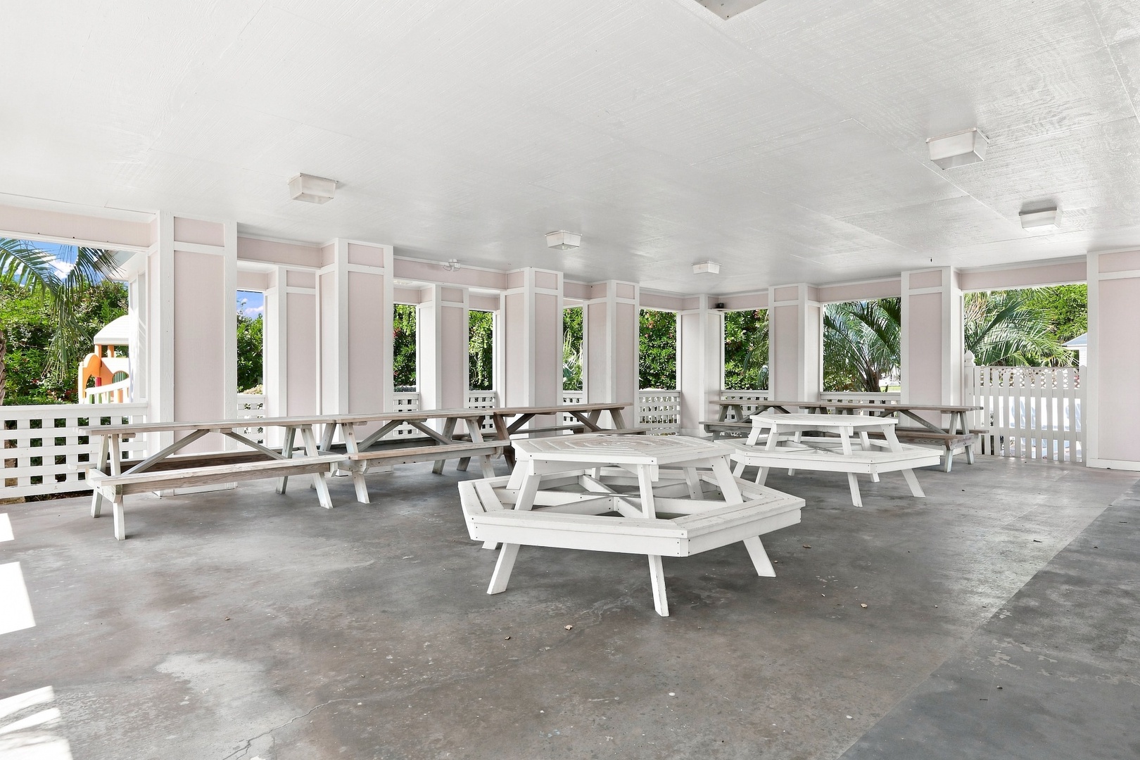 Spinnaker's Reach Outdoor Seating