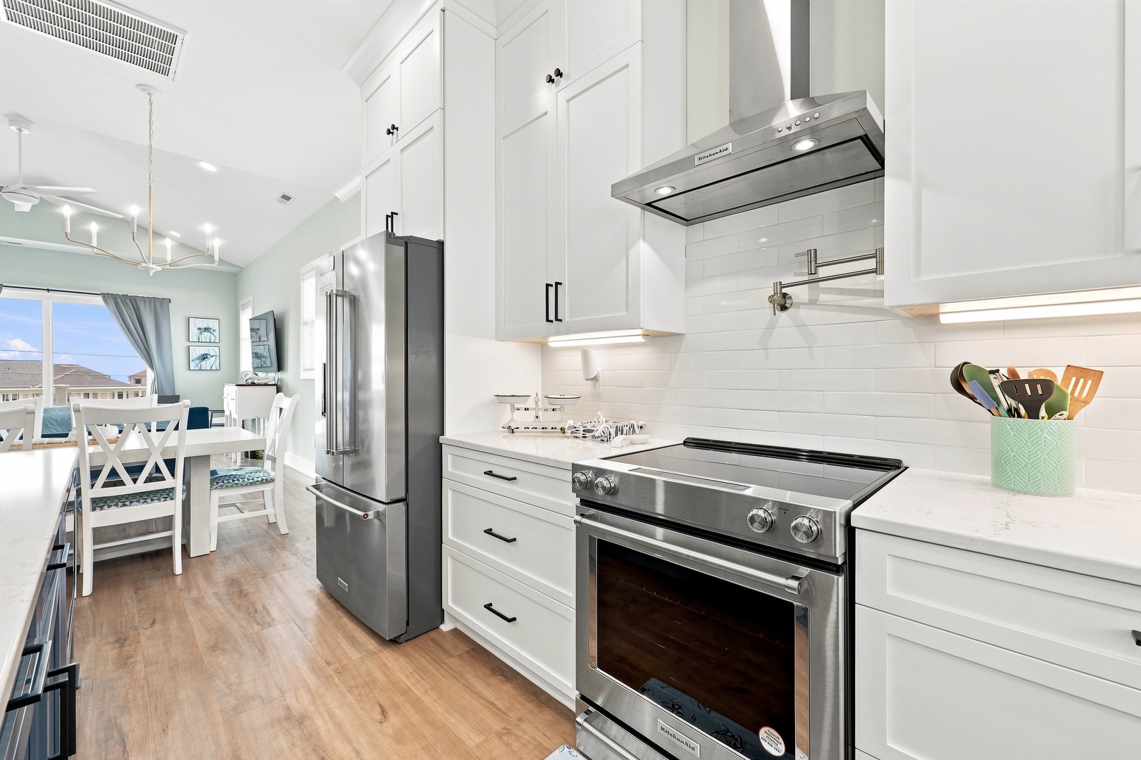 Emerality | Top Level Kitchen