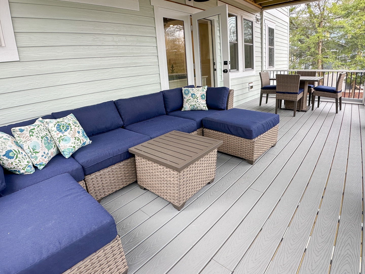 2nd Floor Screened Porch