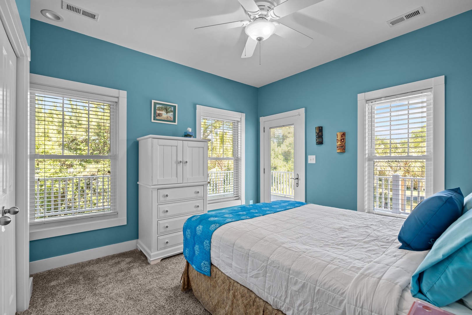 Queen Bedroom - 2nd Floor
