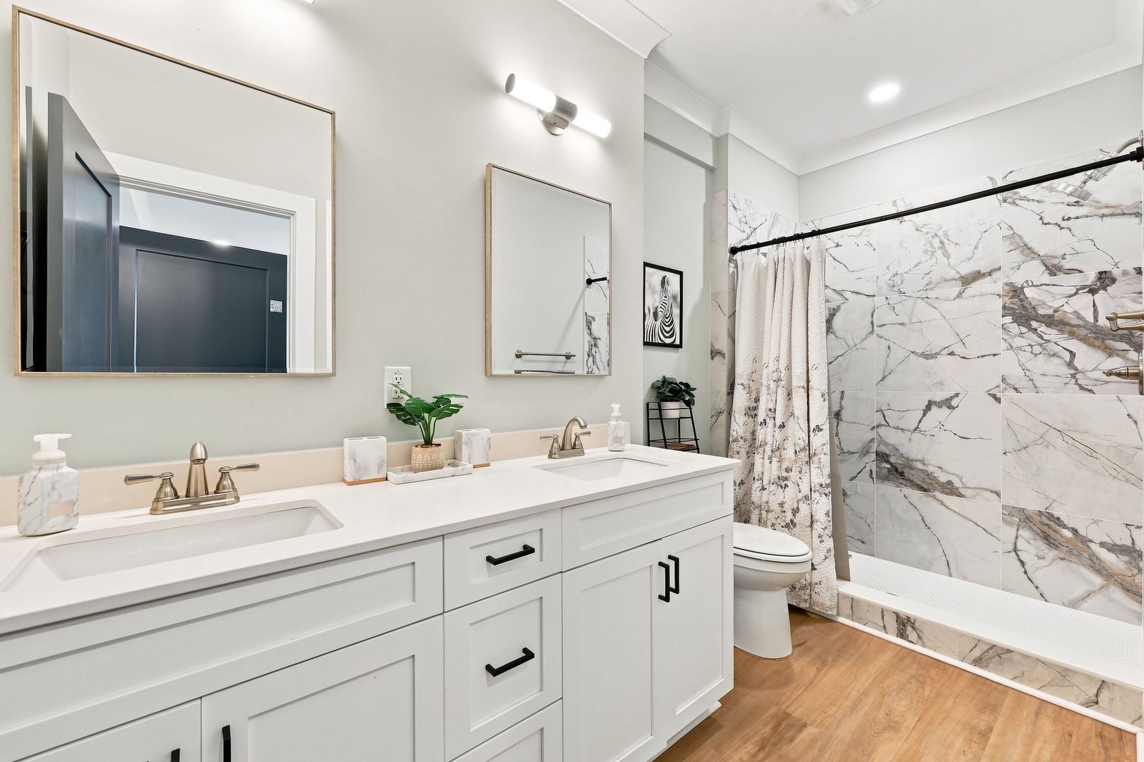 Emerality | Second Level Ensuite